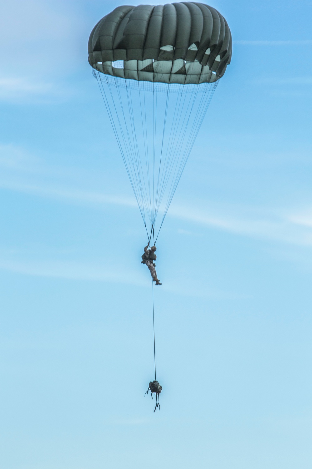 Air Delivery Marines conduct parachute training