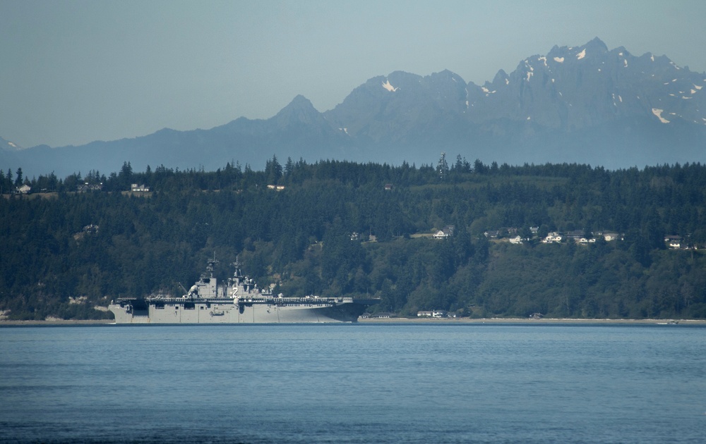 The Wasp-class amphibious assault ship USS Essex (LHD 2) prepares to arrive at Naval Station Everett
