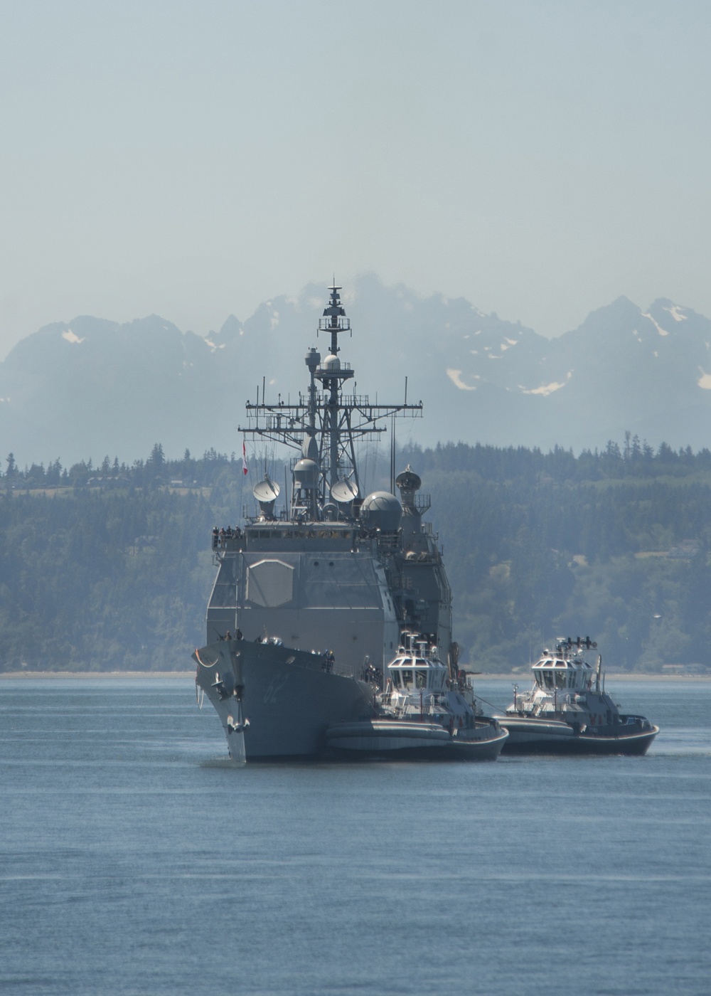 The Ticonderoga-class guided-missile destroyer USS Chancellorsville (CG 62) prepares to arrive at Naval Station Everett