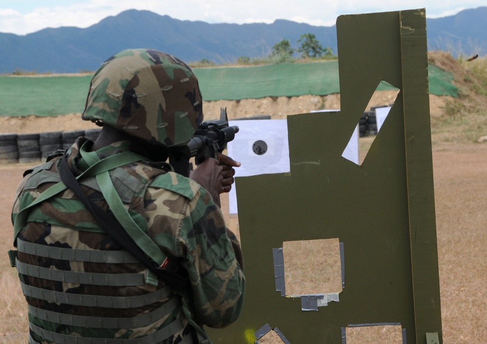 International SOF competitors pushed to the limit during 'stress test' event at Fuerzas Comando 2014