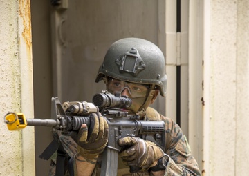 Vertical assault prepares MEU Marines for upcoming deployment