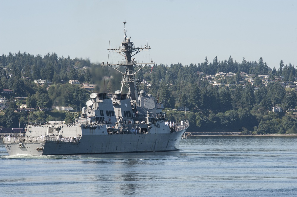 The Arleigh Burke-class destroyer USS Howard (DDG 83) departs from Naval Station Everett (NSE) on her way to Seattle for the 65th annual Seattle Seafair Fleet Week