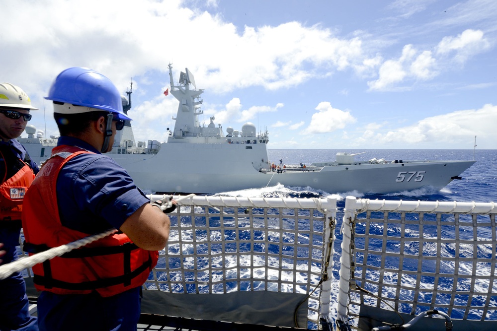 PLA(N) Yueyang and USCG Waesche conduct a hand-line transfer during RIMPAC 2014