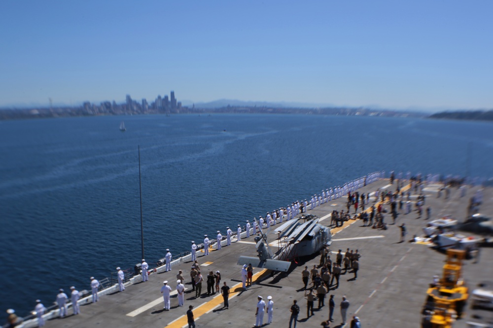 Marines, Sailors arrive at Marine Week Seattle