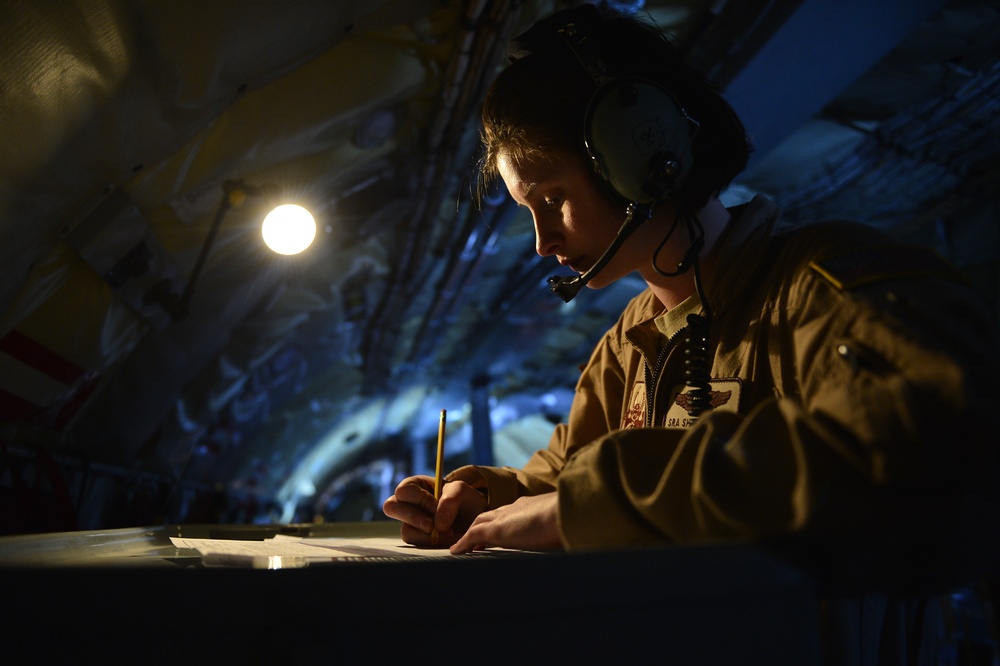 KC-135 air refueling