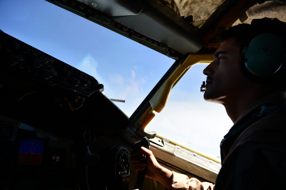 KC-135 air refueling