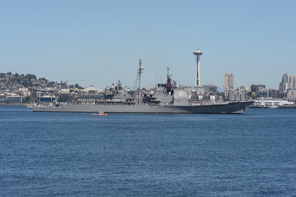 The Ticonderoga-class guided-missile cruiser USS Chancellorsville (CG 62) transits Elliott Bay during a parade of ships to kickoff Seattle Seafair week