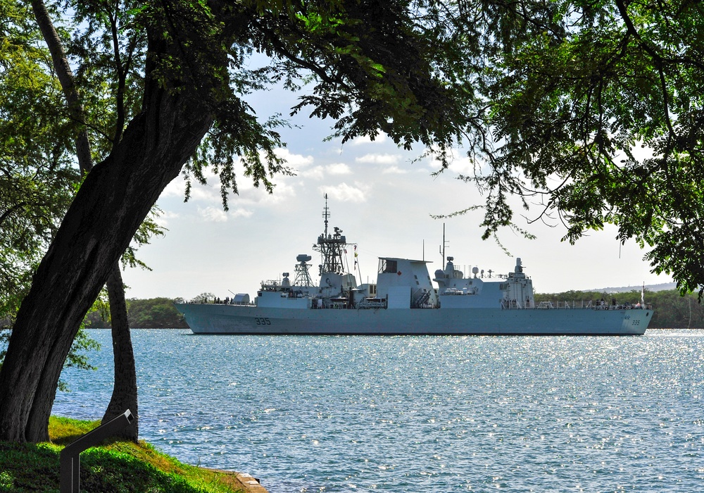 HMCS Calgary departs Pearl Harbor