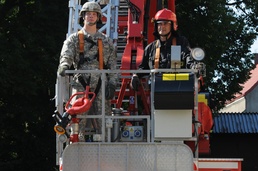 Local Polish firefighters train paratroopers