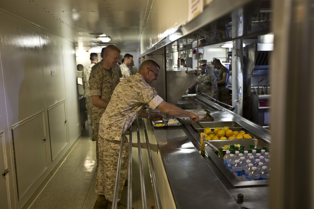 Maj. Gen. Hedelund visits S.S. Wright