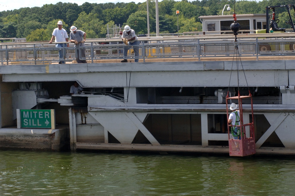 Dive team demonstrates its quick-response capability