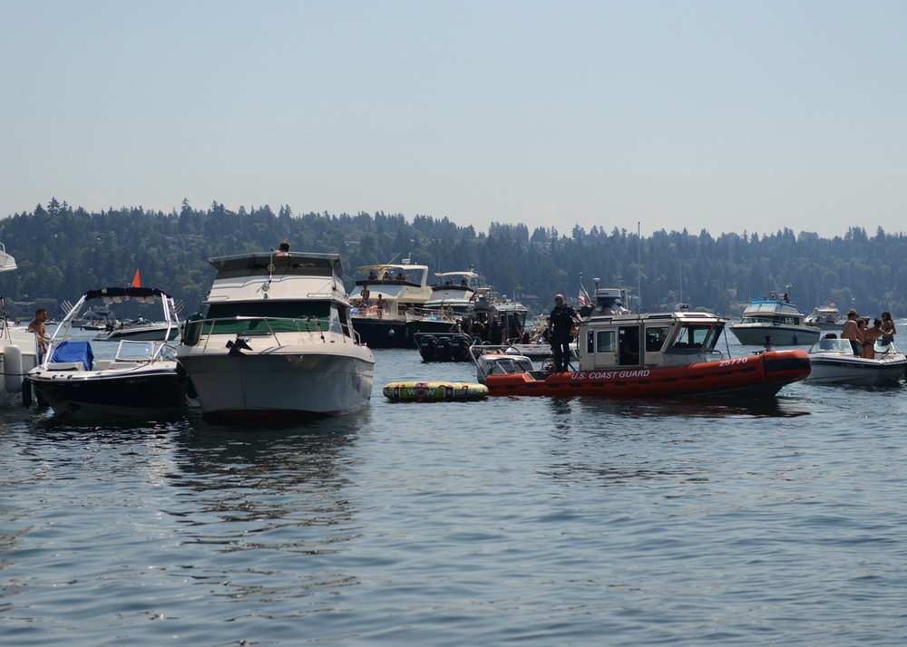 Coast Guard ensures boater safety during 2014 Boeing Seafair Airshow