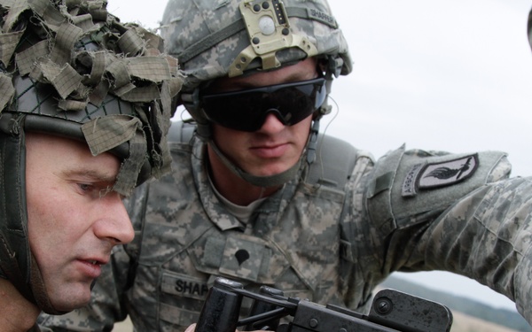 NATO paratroopers gain confidence on machine guns
