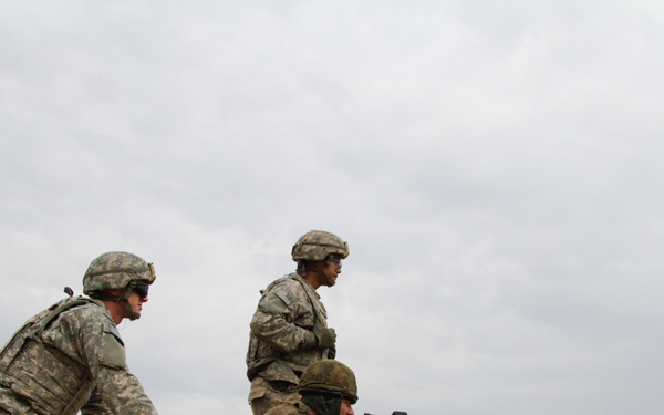 NATO paratroopers gain confidence on machine guns