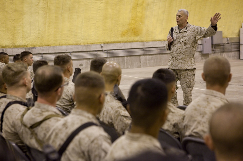 Assistant Commandant of the Marine Corps Visits CENTCOM