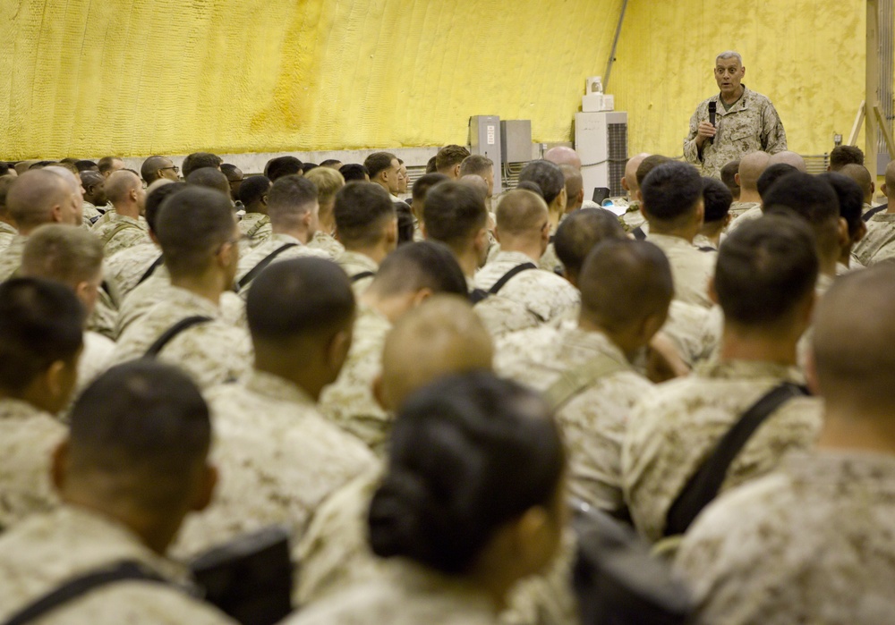 Assistant Commandant of the Marine Corps Visits CENTCOM