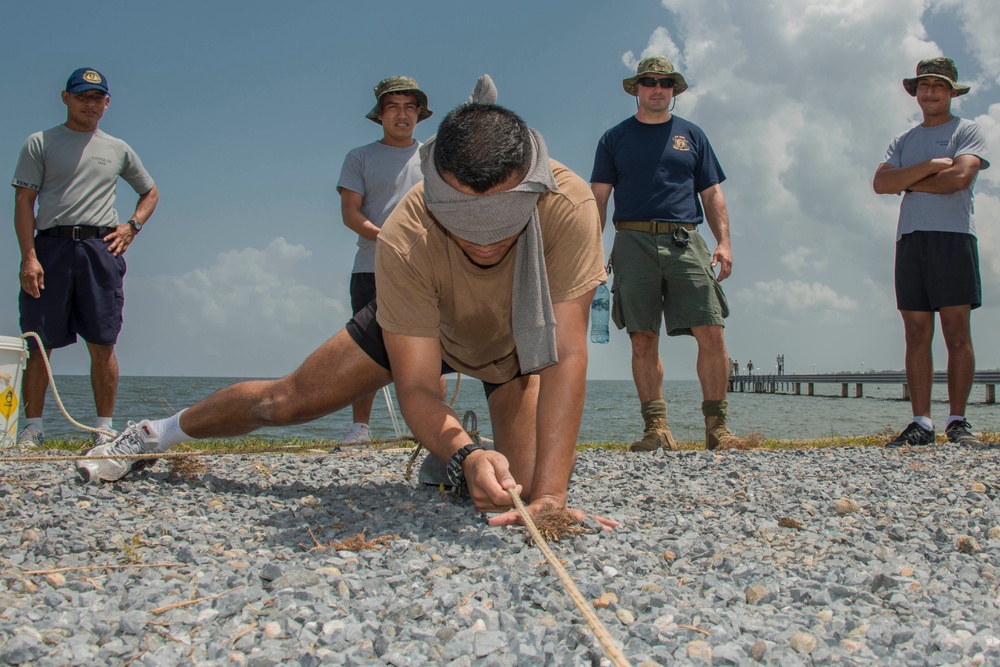 US Navy divers conduct a dive with Guatemalan divers as part of Southern Partnership Station '14