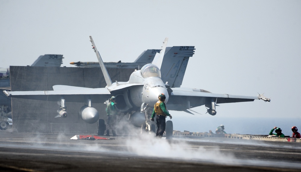 USS George H.W. Bush flight deck activity