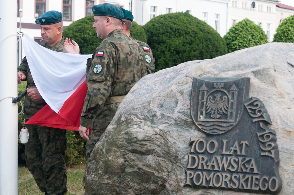 Paratroopers honor the 70th Anniversary of Warsaw Uprising