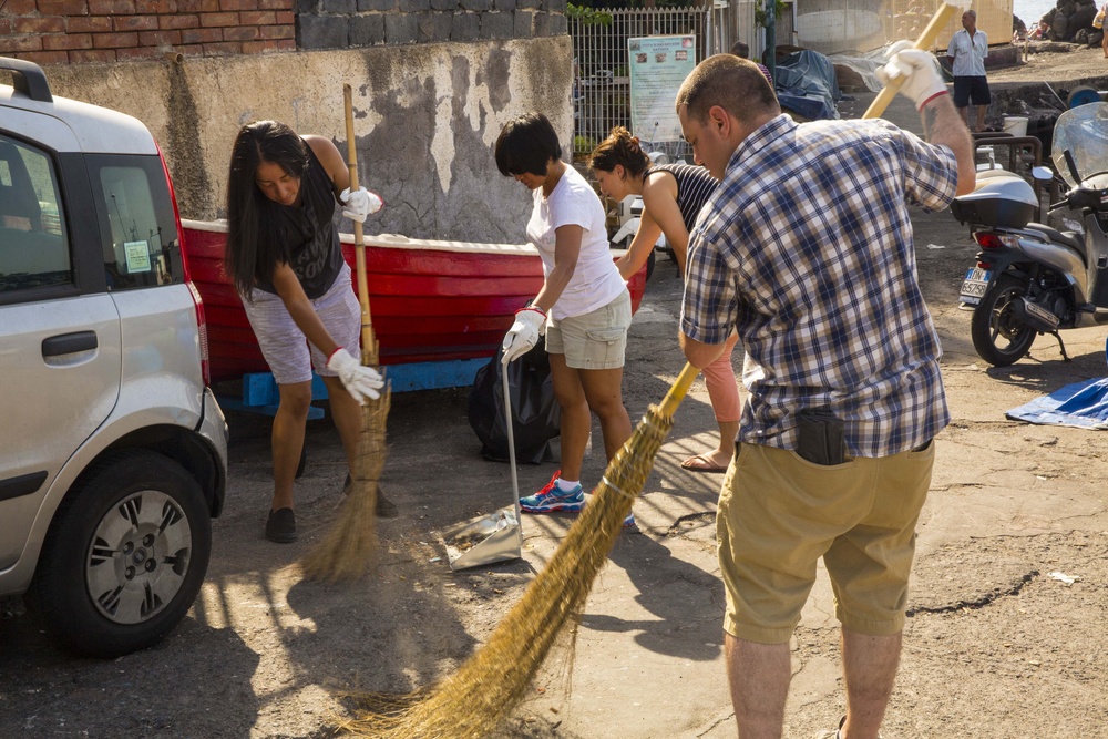 COMREL Part 2- SP-MAGTF Africa Marines clean popular Catania beach