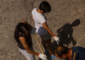 COMREL Part 2- SP-MAGTF Africa Marines clean popular Catania beach