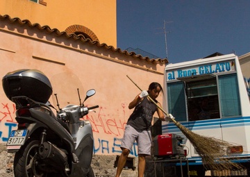 COMREL Part 2- SP-MAGTF Africa Marines clean popular Catania beach