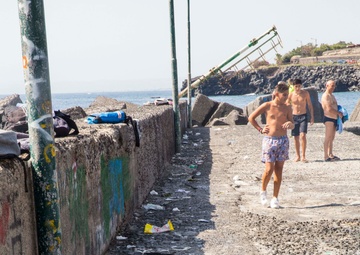 COMREL Part 2- SP-MAGTF Africa Marines clean popular Catania beach