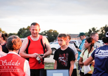 Fort Hood Soldiers share camaraderie with Salado community in after-hours race