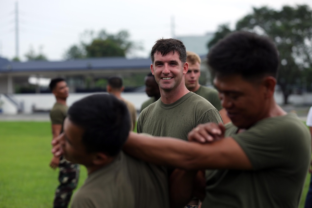 Philippines host US Marines for non-lethal weapons exercise 2014