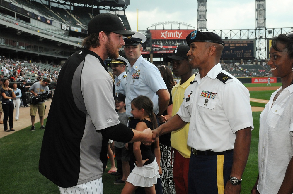 Army Reserve Soldier meets White Sox player during service-member recognition