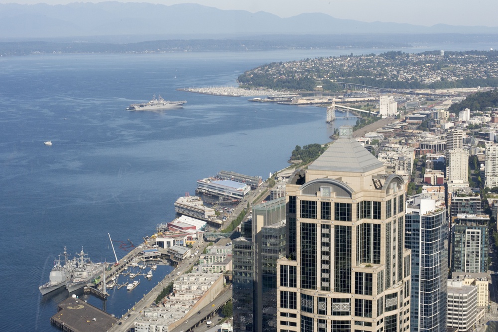 The Wasp-class amphibious assault ship USS Essex (LHD 2) departs from Seattle's pier 90 to return home after participating in the 65th annual Seattle Seafair Fleet Week