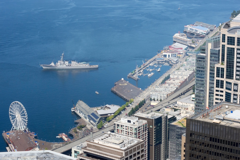 The Arleigh Burke-class destroyer USS Howard (DDG 83) departs from Seattle's pier 66 to return home after participating in the 65th annual Seattle Seafair Fleet Week