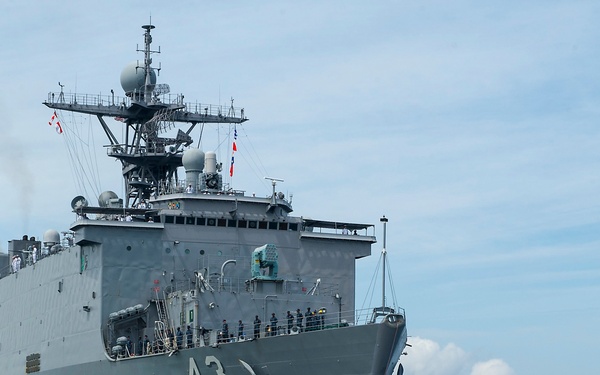 USS Fort McHenry action