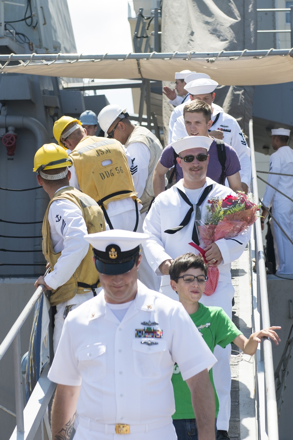 USS John S. McCain arrives in Yokosuka