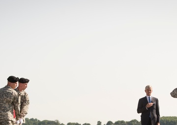 Senior leaders pay respect to fallen general