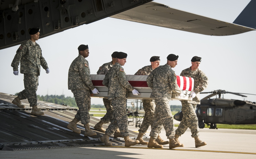 Senior leaders pay respect to fallen general