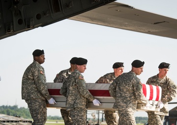 Senior leaders pay respect to fallen general