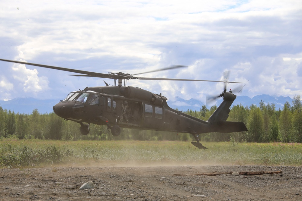 Alaska Guardsmen assist with joint water-landing airborne operation