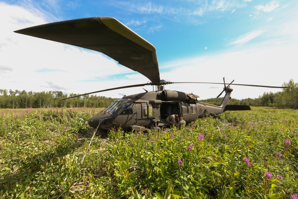 Alaska Guardsmen assist with joint water-landing airborne operation