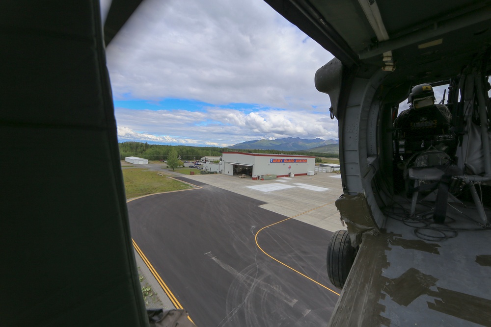Alaska Guardsmen assist with joint water-landing airborne operation