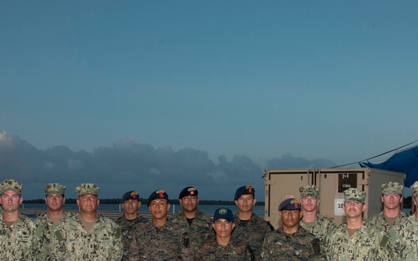 US Navy divers participate in a closing ceremony with Guatemalan divers as part of Southern Partnership Station '14