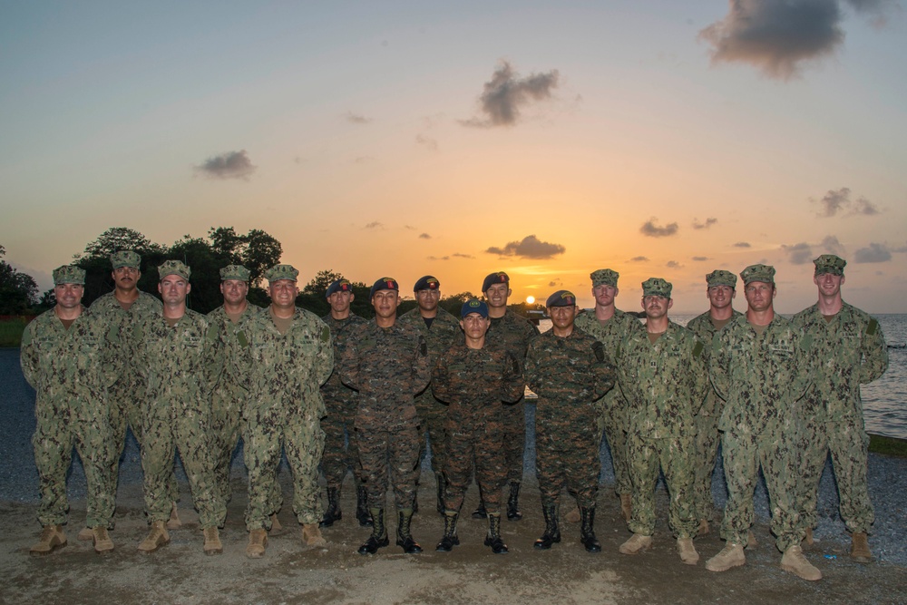 US Navy divers practice emergency dive procedures with Guatemalan divers as part of Southern Partnership Station '14