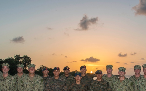US Navy divers practice emergency dive procedures with Guatemalan divers as part of Southern Partnership Station '14