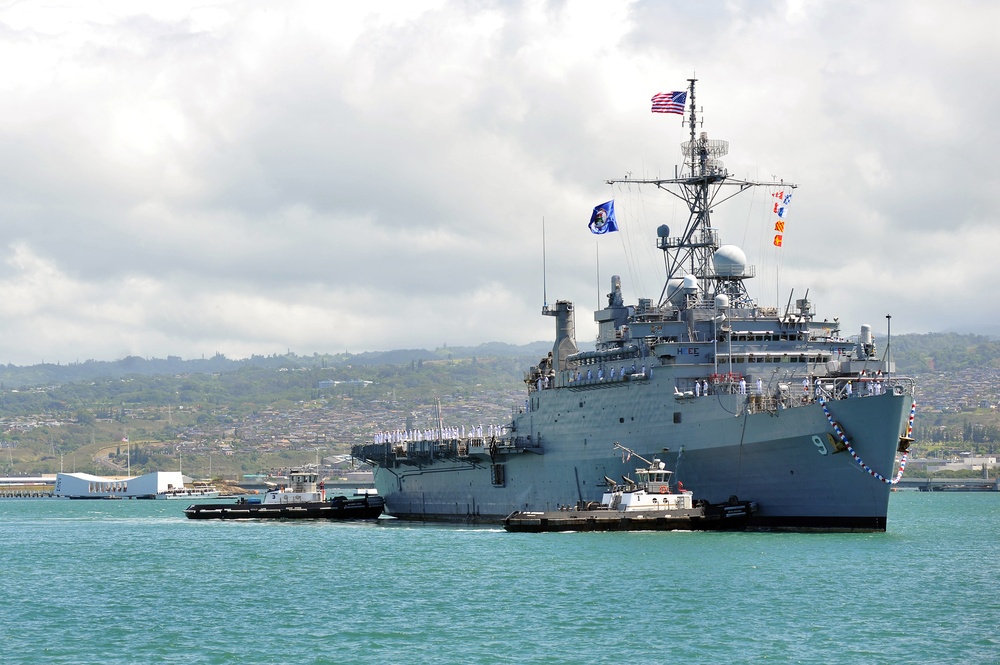 USS Denver's arrival at Pearl Harbor