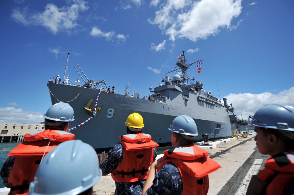 USS Denver's arrival at Pearl Harbor