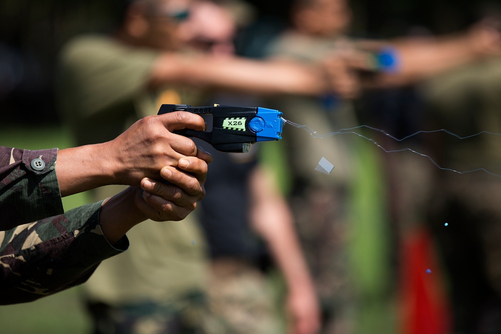 U.S. Marines train AFP and PNP on Taser Techniques