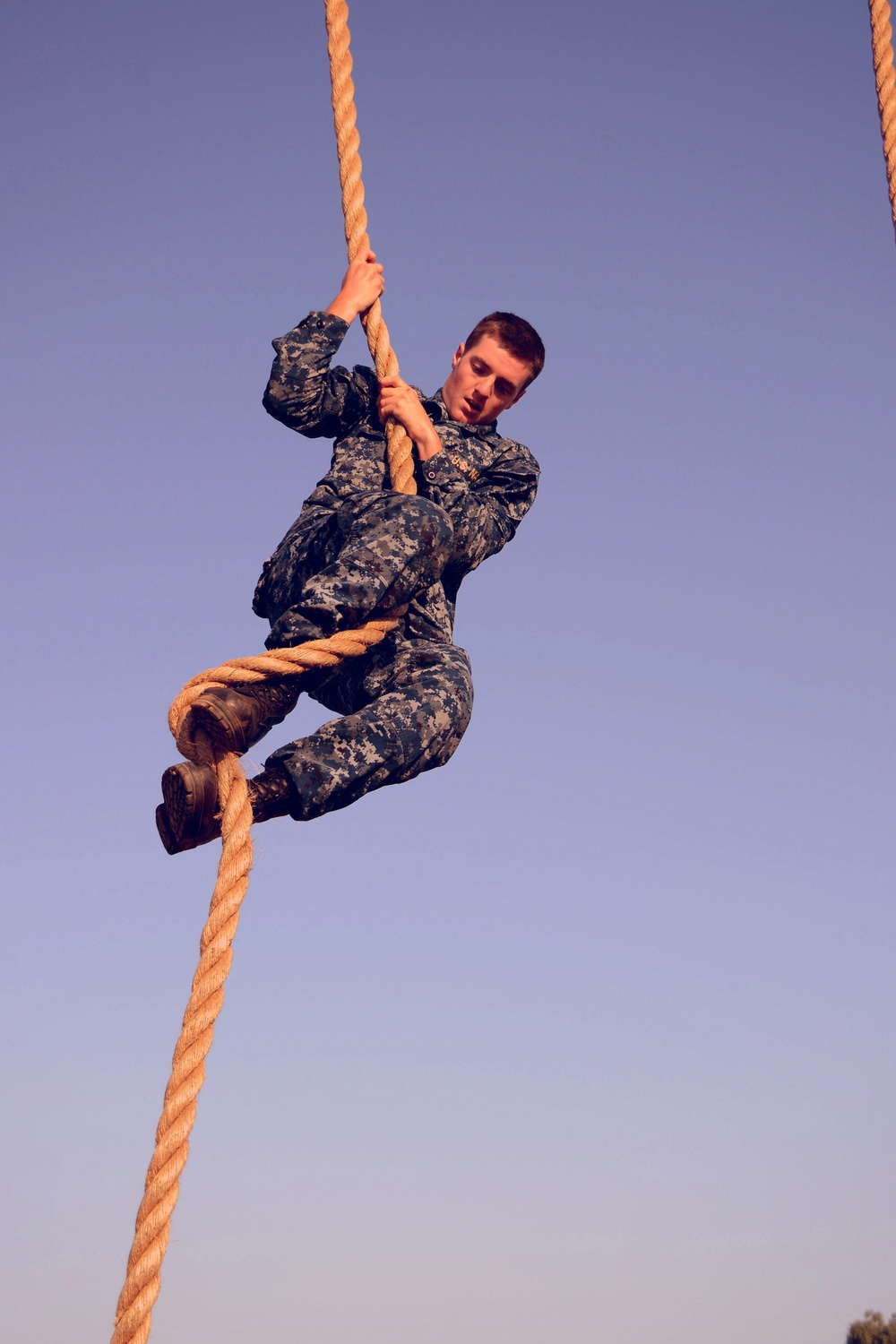 Midshipmen navigate Miramar obstacle course during summer training