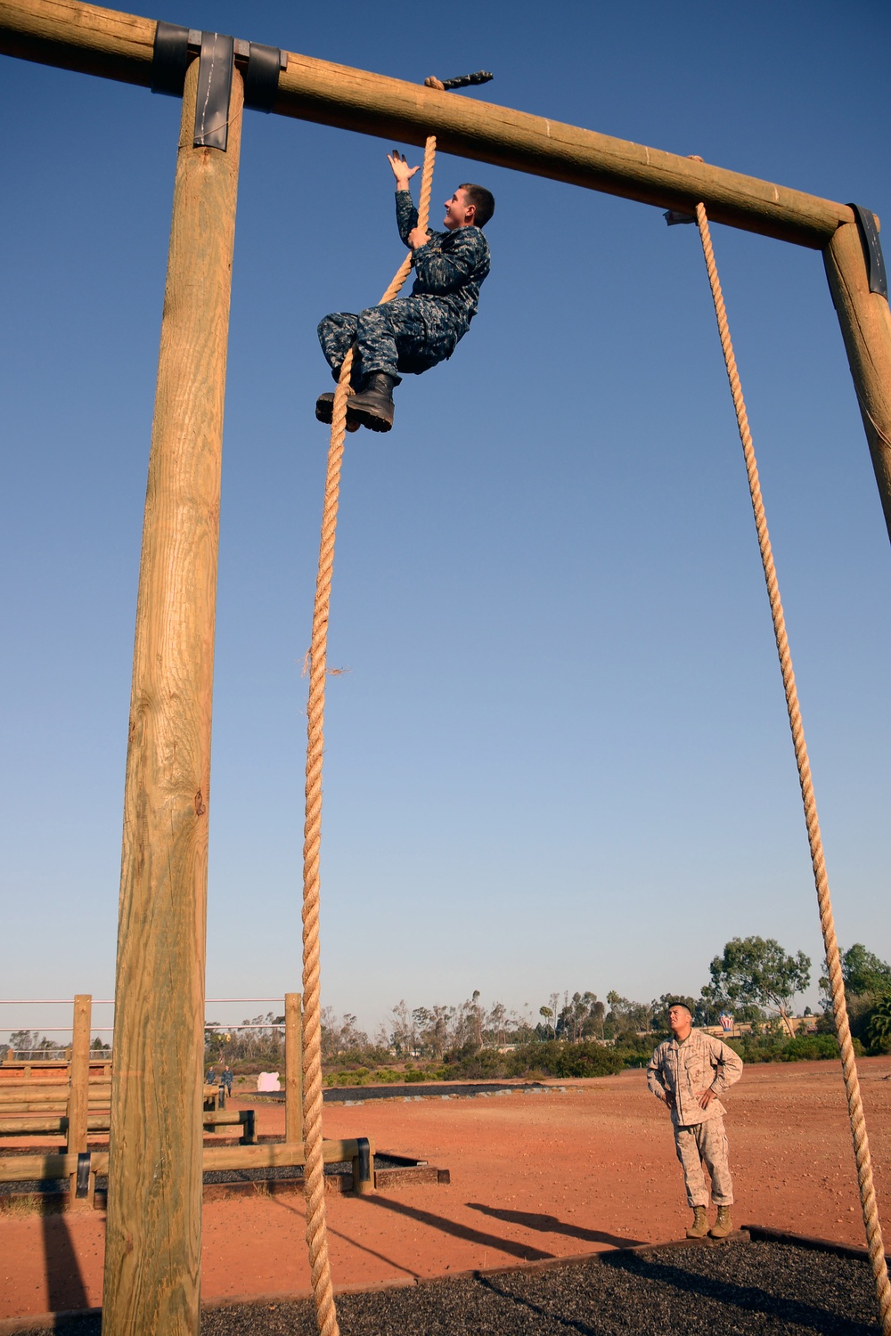 Midshipmen navigate Miramar obstacle course during summer training