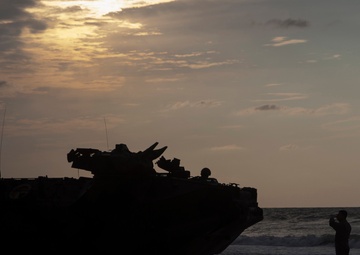 2nd AAB trains with USS Kearsarge to refresh amphibious capabilities
