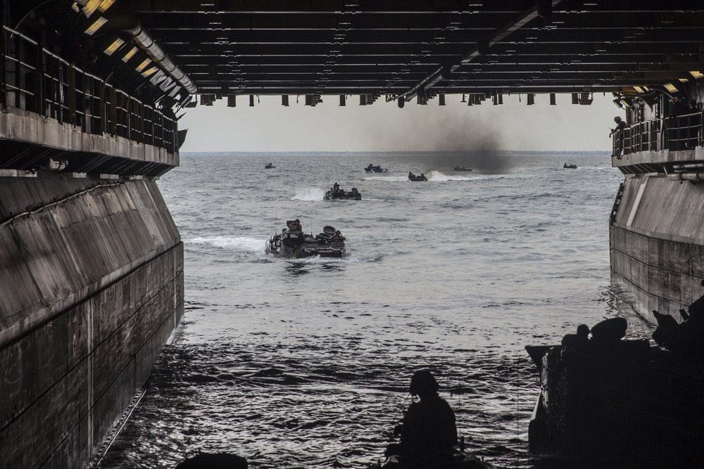 2nd AAB trains with USS Kearsarge to refresh amphibious capabilities